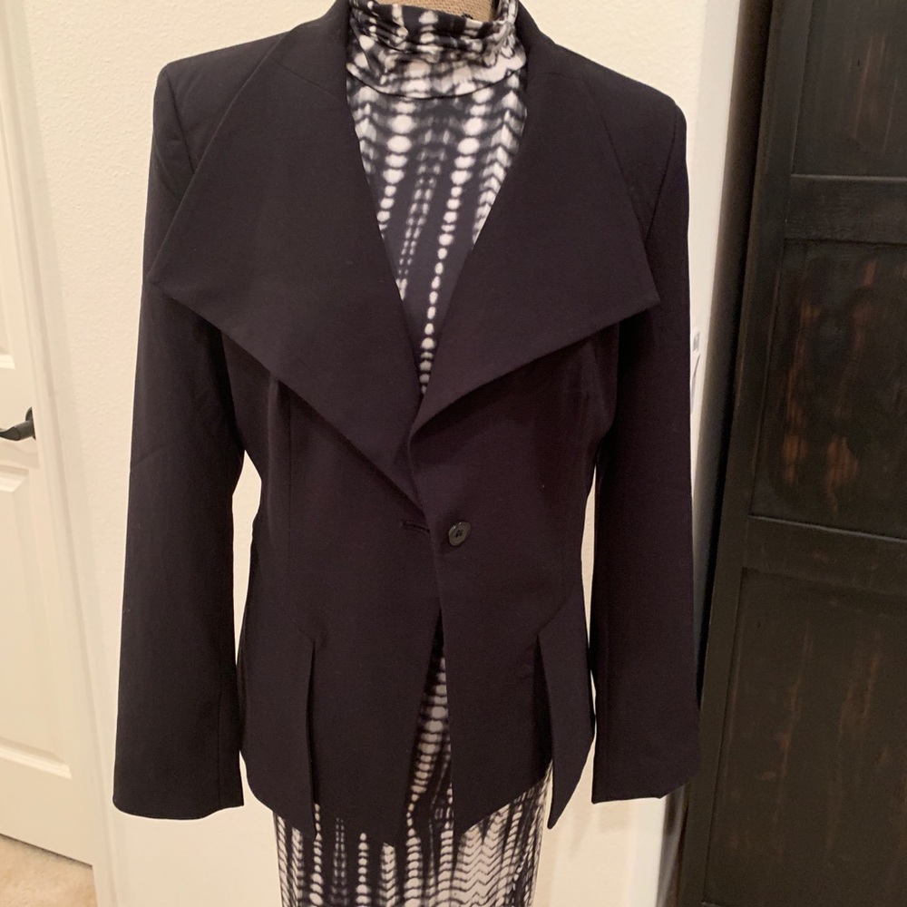 Black blazer-super cute detail.